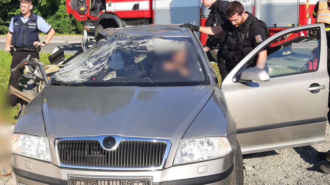 Po srážce vlaku s autem na přejezdu ve Šternberku skončili dva lidé v nemocnici