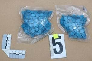 Dealer ve škodovce převážel kokain, stovky tablet extáze i bonbóny s THC 