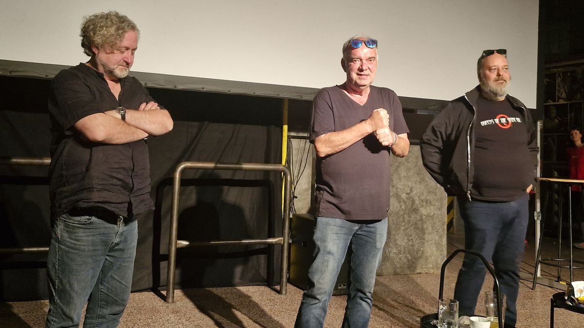Vedlejší role už ne, rozhodla se debutující Aňa Geislerová. Jak to bylo s filmem Pějme píseň dohola