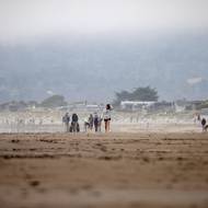 Návštěvníci pláže v Marin County v Kalifornii se mohli po zrušení výstrah vrátit.