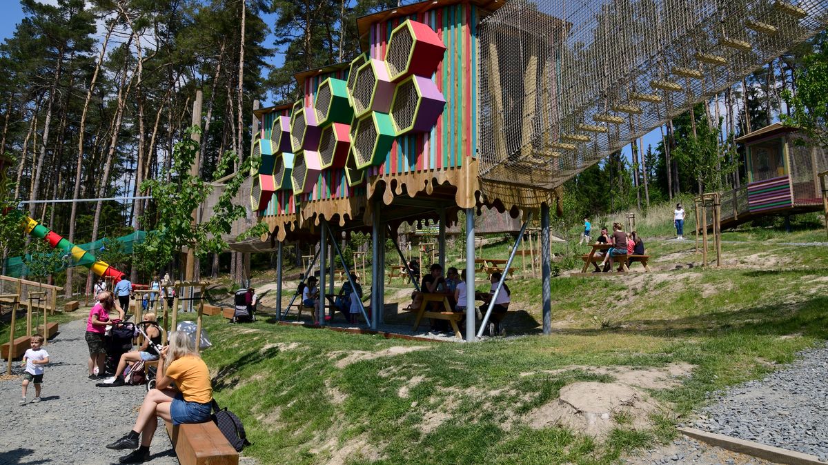 Dívka spadla z pětimetrové výšky v olomoucké zoo