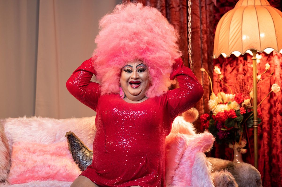 Česká televize odsoudila nenávistné projevy vůči pořadu Chi Chi na gauči, talk show s českou drag queen