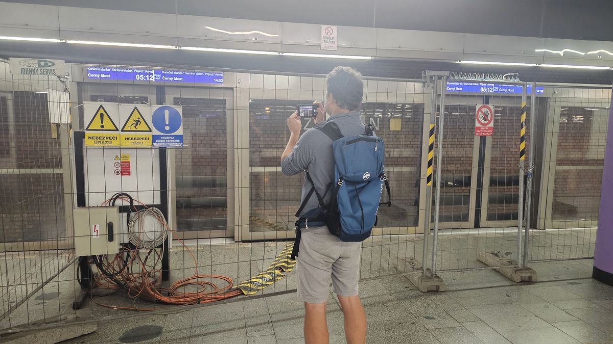 Testování bezpečnostní stěny pro pražské metro bez řidiče trvá na Zličíně už dva roky