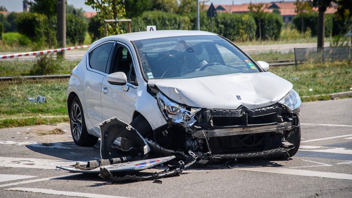 Čtyři děti v Miláně ukradly auto a zabily 71letou ženu, která čekala na tramvajové zastávce