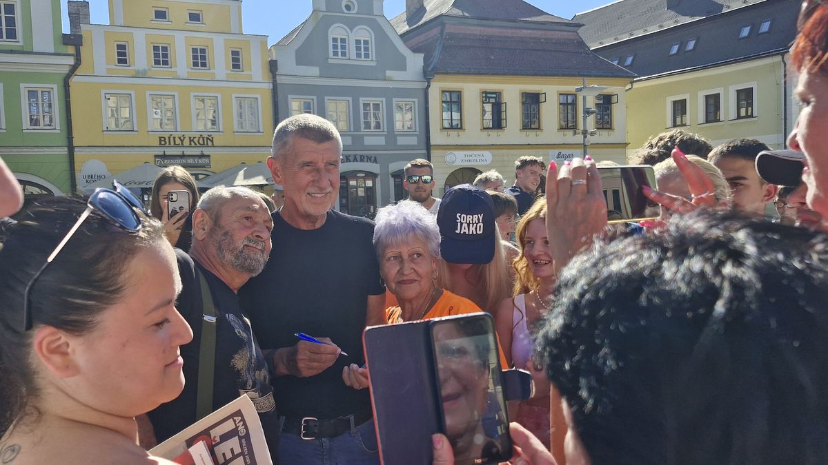 S Trumpem jsem mluvil pětkrát a znám všechny politiky světa, chlubil se Babiš voličům