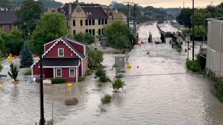 Při záplavách ve Wisconsinu se ulice proměnily v řeky