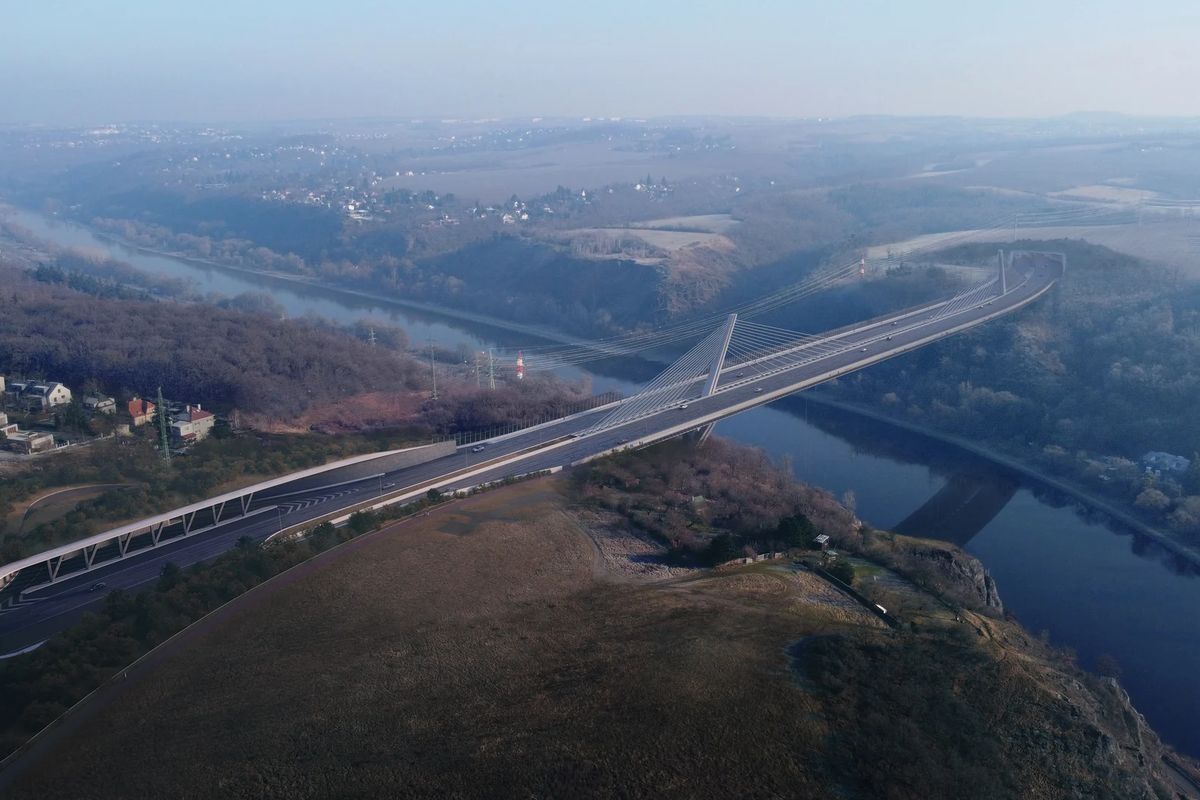 Architekti ukázali možné podoby nového mostu přes Vltavu v Praze