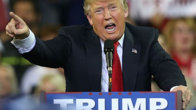 Média lžou o mém setkání s Putinem, zlobí se Trump a mluví o Leningradu
