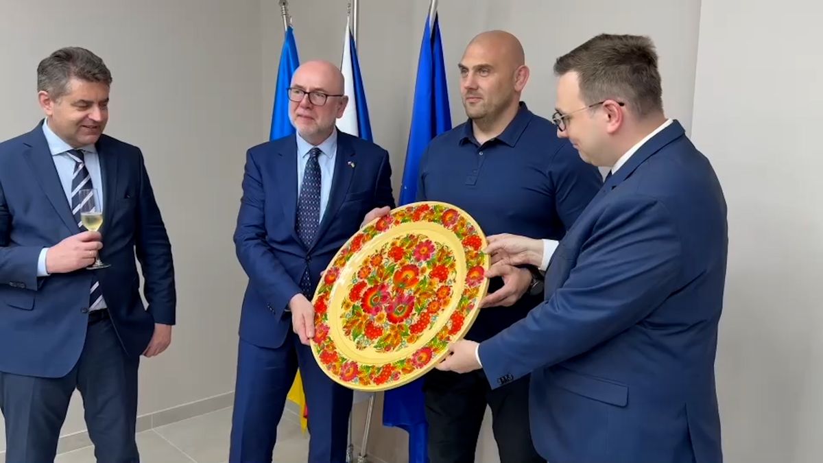 „Opravdová statečnost.“ Česko otevřelo na Ukrajině svou kancelář v Dnipru, jako jediné ze západních zemí