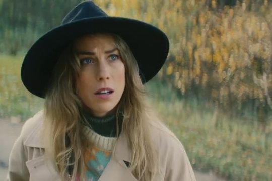 Aneta Krejčíková a Igor Orozovič jako městská holka a horský záchranář. Film Na horách se představuje