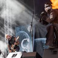 Norská kapela Chotaraz přivezla temný metal s pyrotechnickými efekty. 