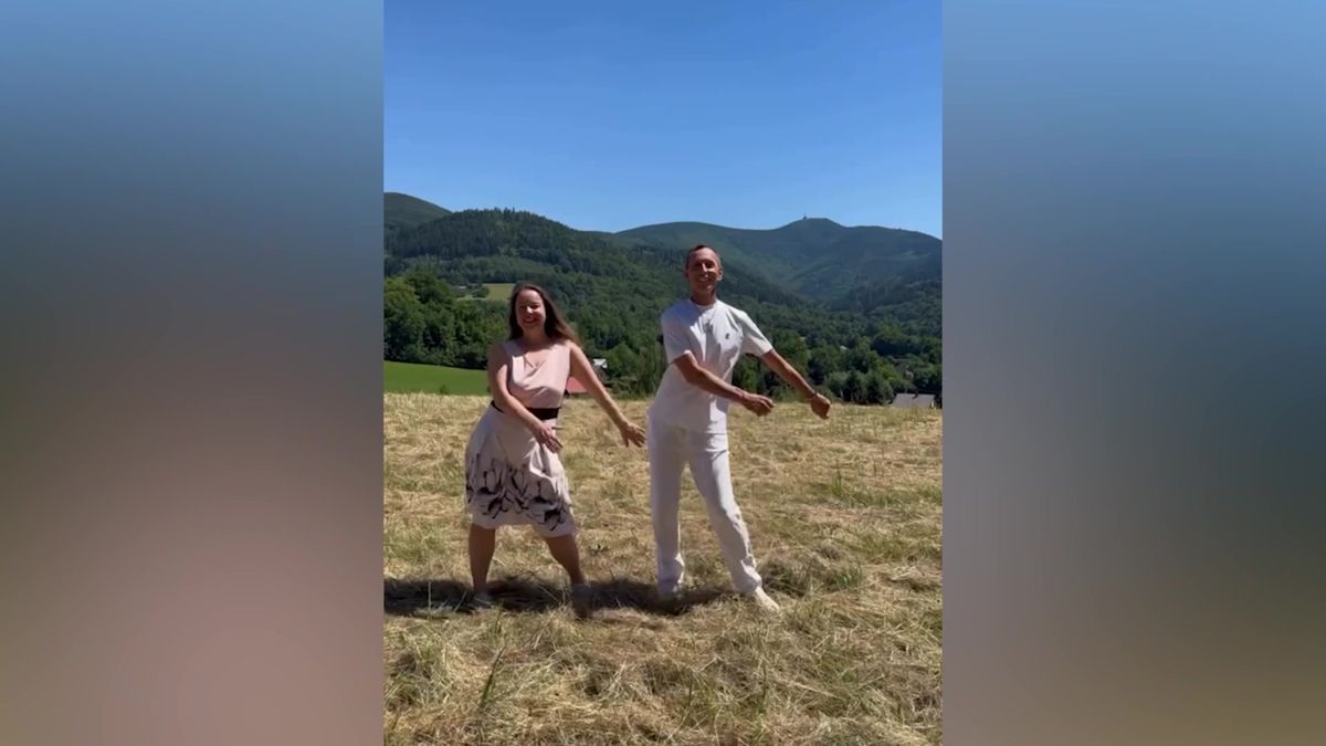 Pro hlas cokoliv. Politici krepčí, tančí u tyče, dělají DJ