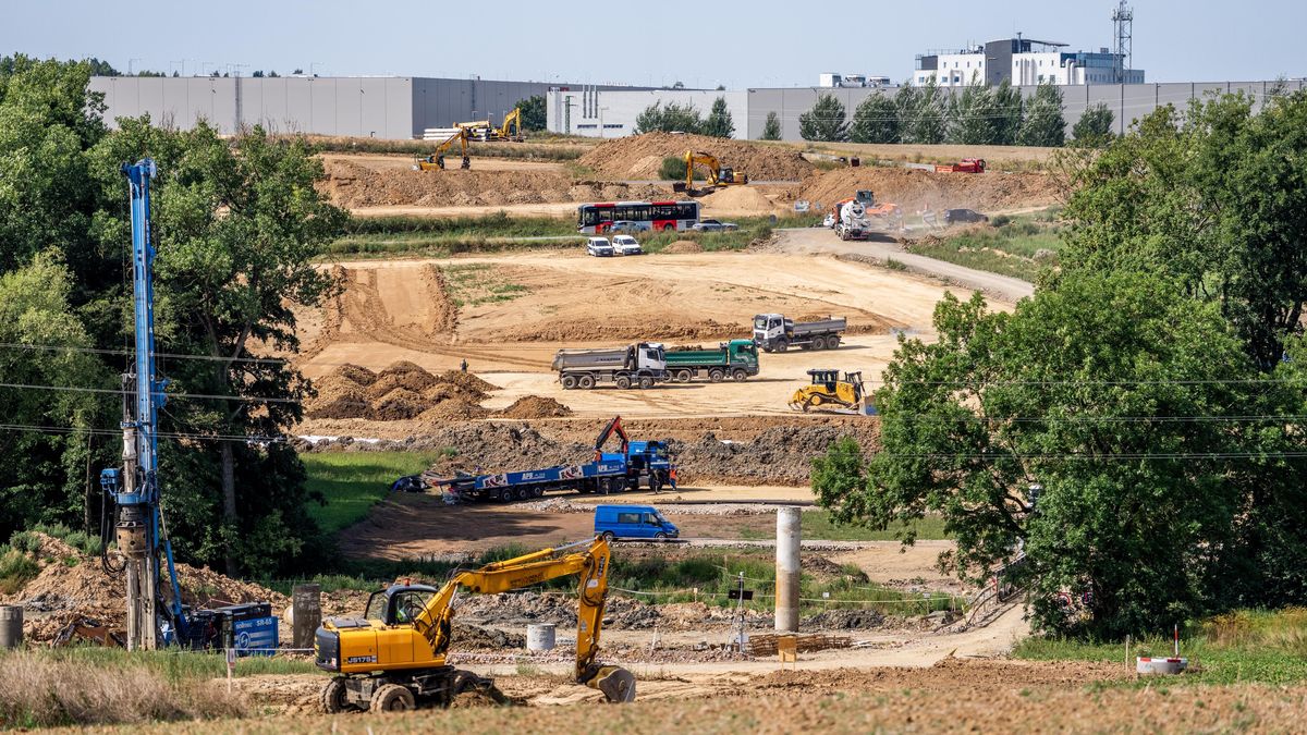 FOTO: Důležitý krok pro Pražský okruh. Spojka z Běchovic na D1 přinese dopravní úlevu