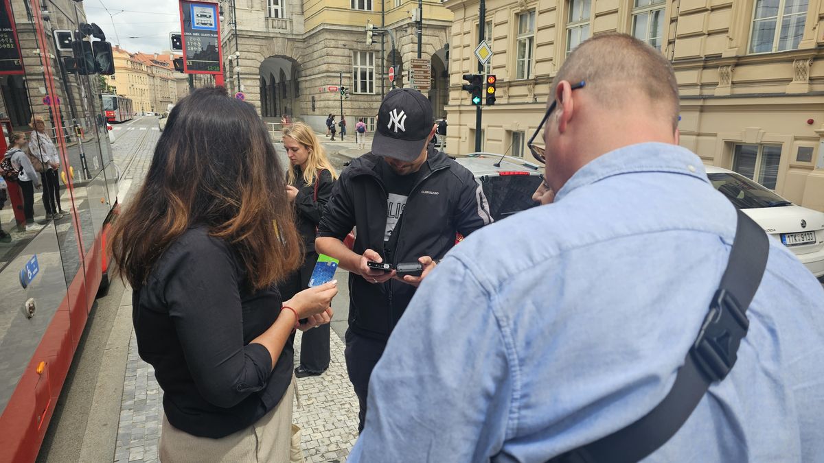 Pro černé pasažéry bude Praha i po zvýšení pokuty levnější než Středočeský kraj