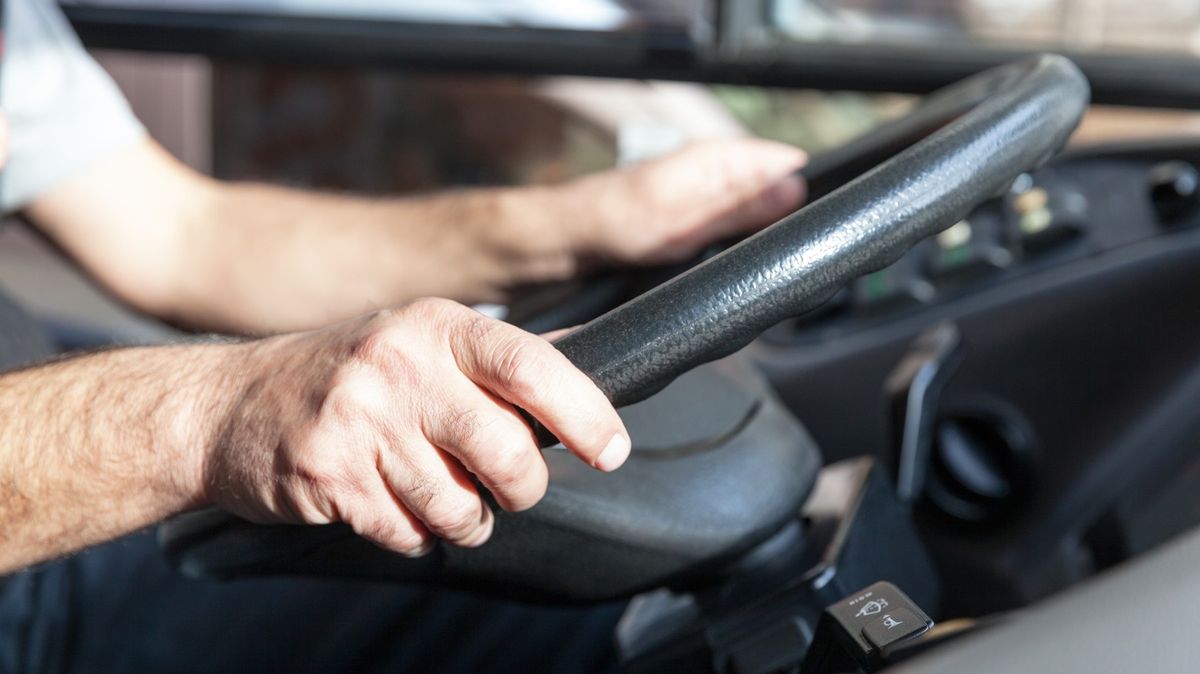 Opilý autobusák, který nechtěl zastavit, může dostat až pět let vězení