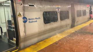 FOTO: Vodopády v newyorském metru po přívalových deštích