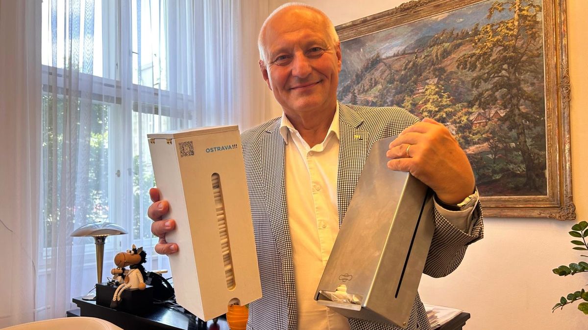 Ať vložky do škol soutěží kraje, jedna tak vyjde na korunu, vyzývá ostravský náměstek