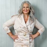 V kabátu od české módní návrhářky Lay Sedlákové jí to moc slušelo.