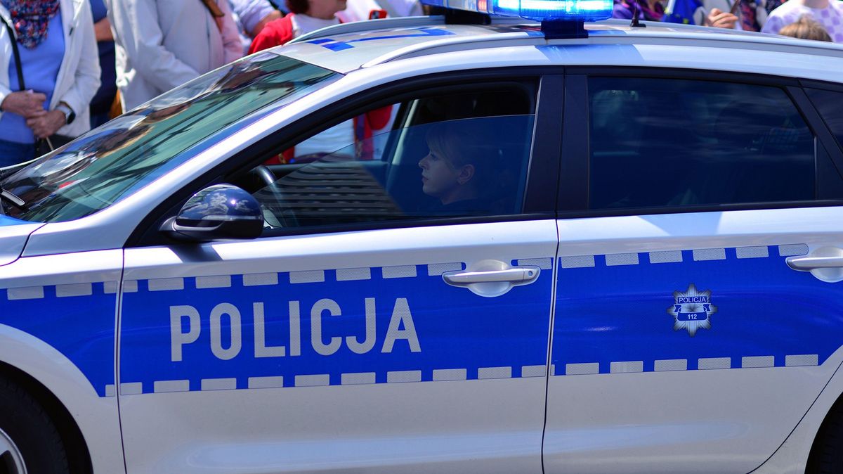 Do pole na východě Polska spadl neidentifikovaný objekt, exploze vysklila okna v okolí