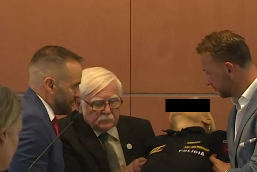 Drama na tiskovce: Policejní prezidentka Maškarová zkolabovala v přímém přenosu
