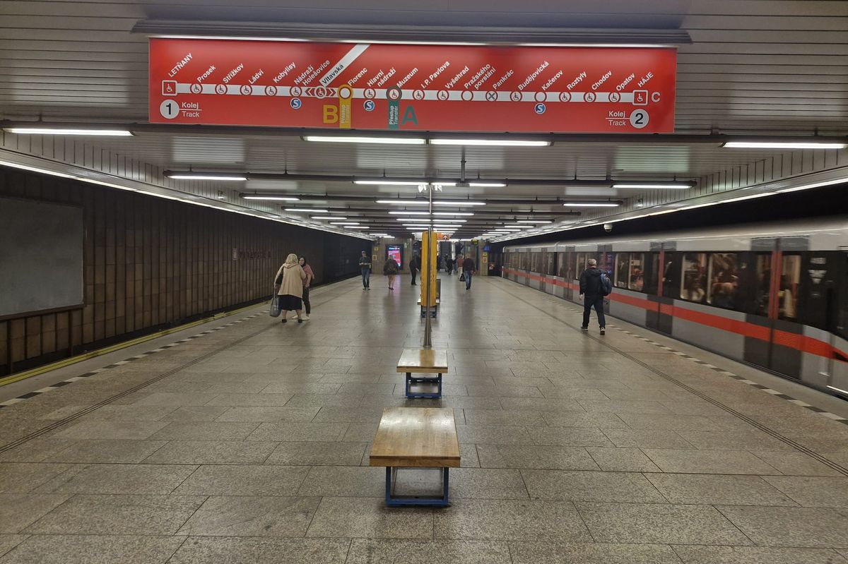 Na lince metra C probíhá výluka do 10. srpna