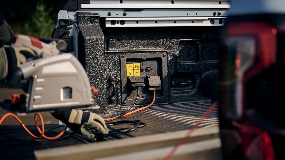 Plug-in hybridní Ford Ranger dokáže nahradit i generátor