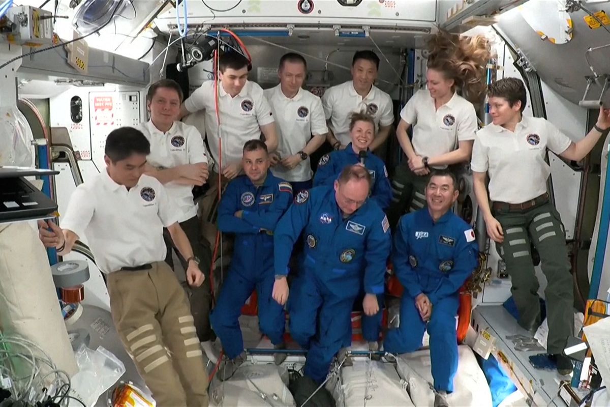 Na ISS přistála po 15hodinovém letu nová posádka