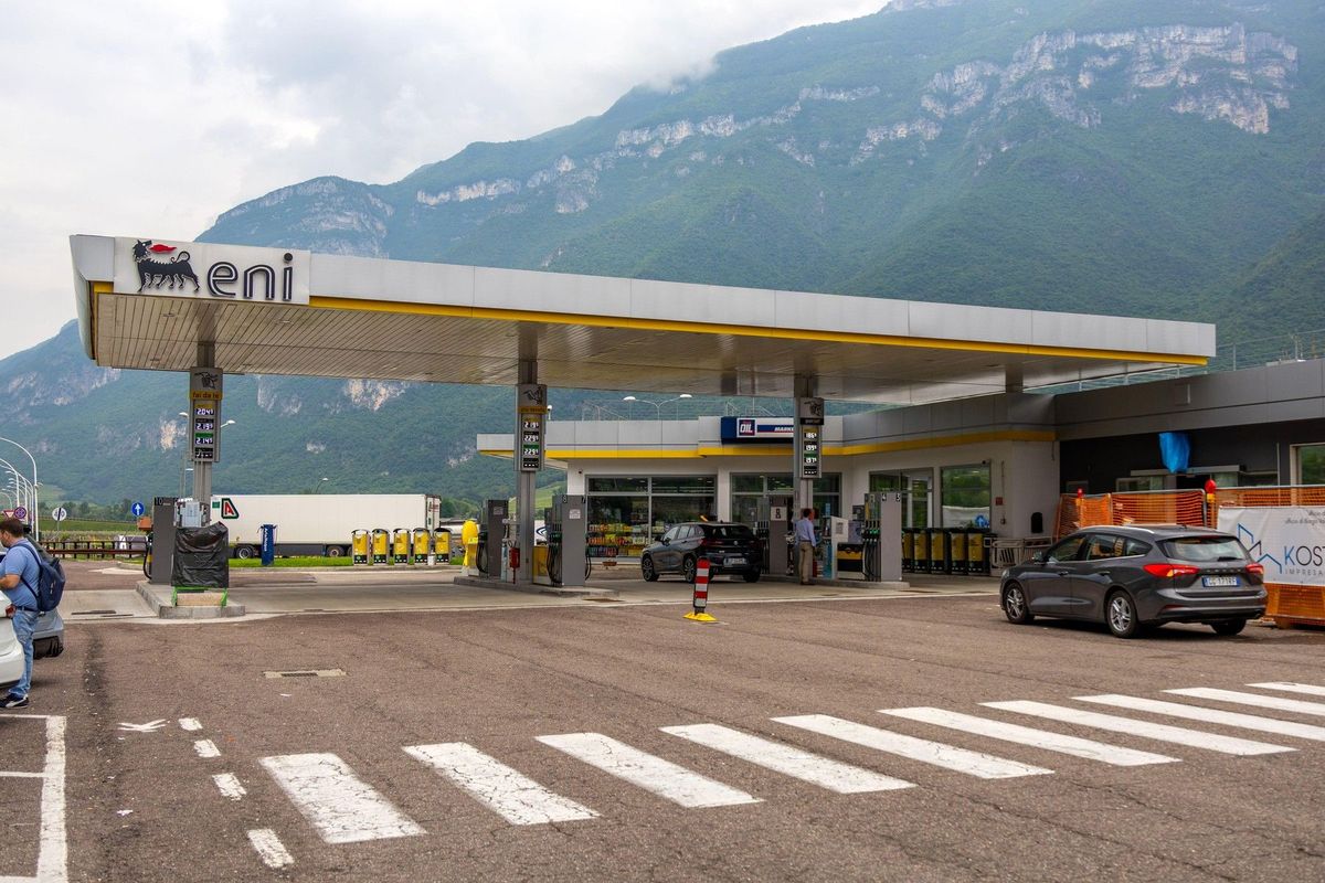 Francouz zapomněl dcery na dálničním odpočívadle. Ujel sto kilometrů, než mu zavolala policie