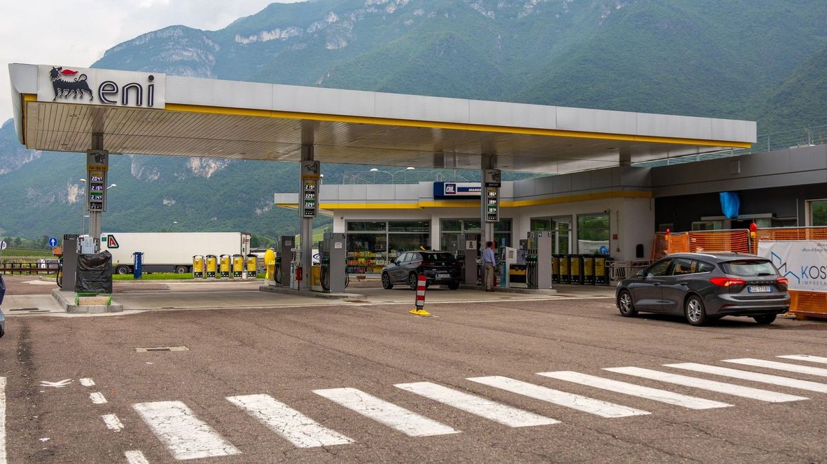 Francouz zapomněl dcery na dálničním odpočívadle. Ujel sto kilometrů, než mu zavolala policie