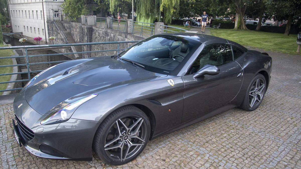 Prodejce Ferrari v Česku ztrojnásobil zisk, těchto nových vozů ale lidé zaregistrovali o třetinu méně