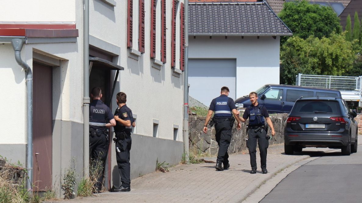 Radši neberte stopaře. V Německu pátrají po muži, který se měl pokusit zabít desetiletou holčičku