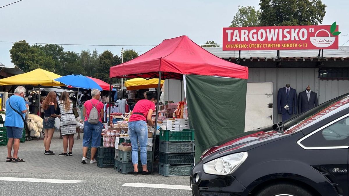 Češi berou polské tržnice útokem. Skupují nakládačky, brambory i ovoce