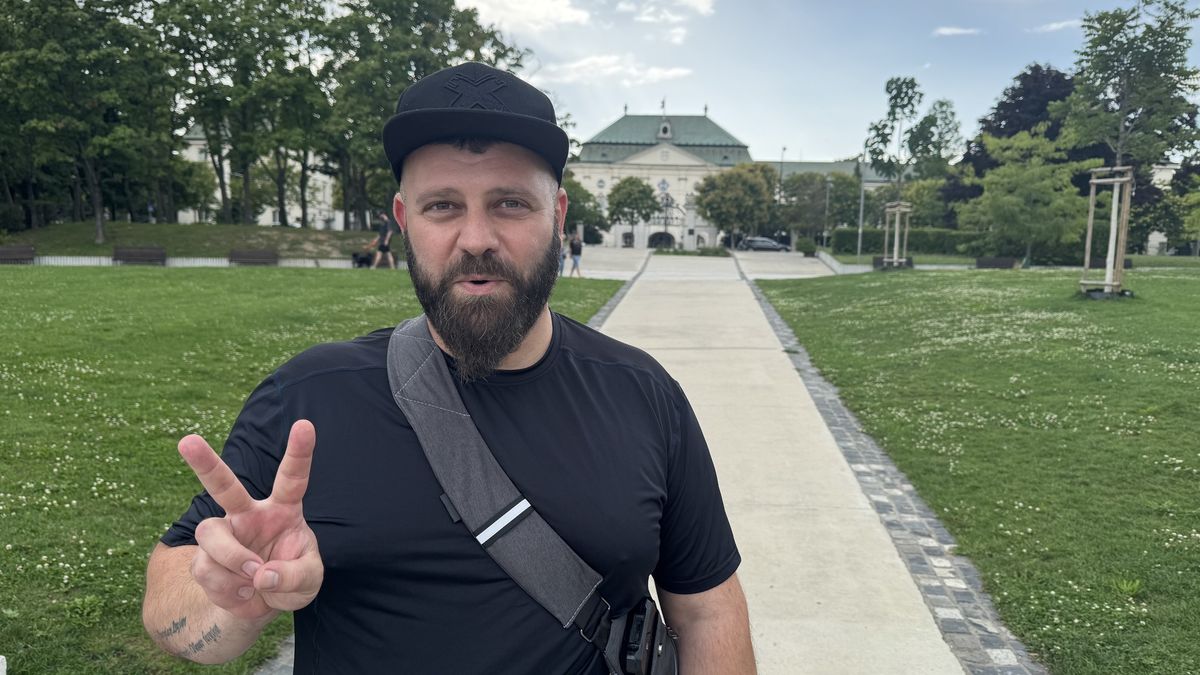 Osnoval převrat na Slovensku a má zákaz vstupu do schengenu, tvrdil Fico. Gruzínec ho setřel zdravicí z Bratislavy