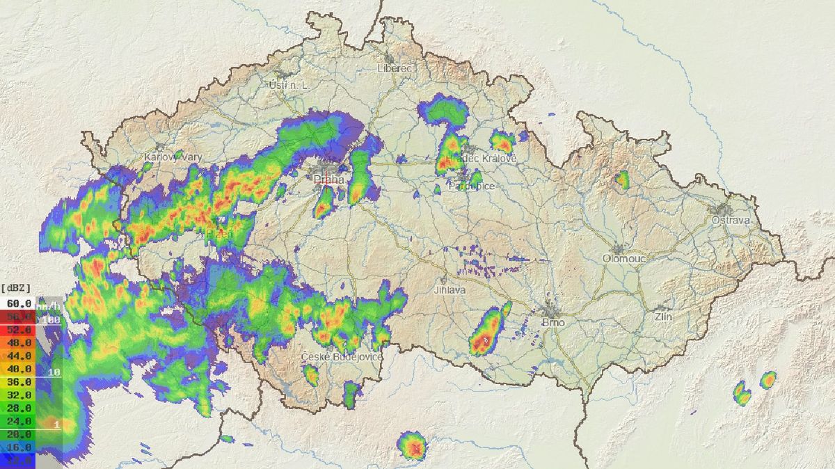 Českem procházejí dvě linie silných bouřek