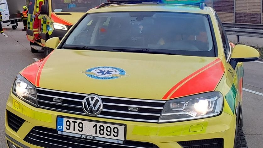 Jeden řidič zastavil, druhý vedle něj jel dál. Na přechodu v Havířově srazil dvě seniorky