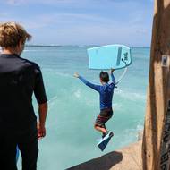 V Honolulu byla pro místní a turisty varování týkající se tsunami jen krátkou přestávkou ve vodních sportech.