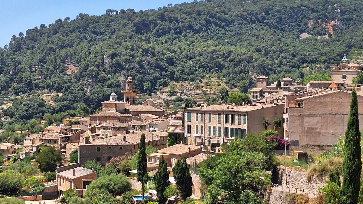 Nejmalebnější město Mallorky návštěvníky okouzlí. Inspiraci tu našel i věhlasný skladatel