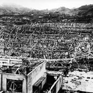 Zničené město Nagasaki po svržení atomové bomby letounem B-29 amerického letectva