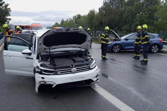 Dálnici D7 uzavřela nehoda
