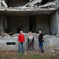  Myslíte si, že válka na Ukrajině je podvod? Štáb filmu Velký vlastenecký výlet vzal příznivce Putina do centra válečného konfliktu. Na snímku (zleva) Ivo, Petra a Nikola