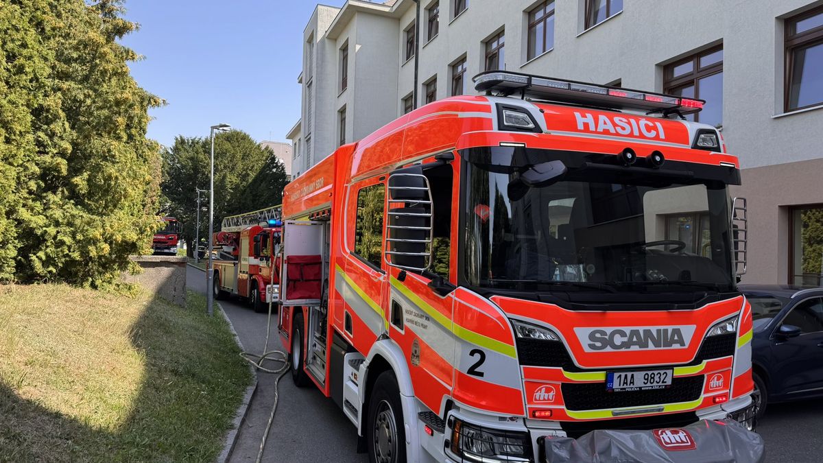 Od odhozeného nedopalku začalo hořet v pražské vojenské nemocnici