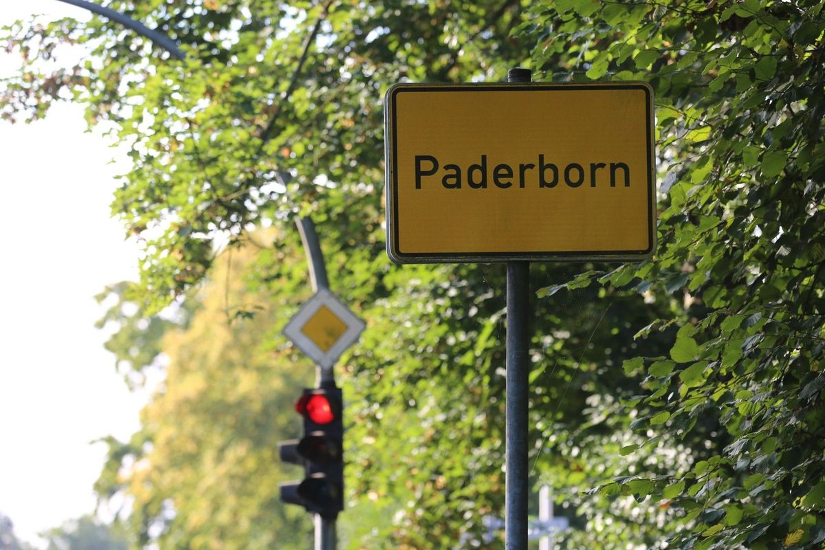Třináctiletá dívka v Německu zaútočila na zdravotní sestru. Nůž jí zabodla do zad