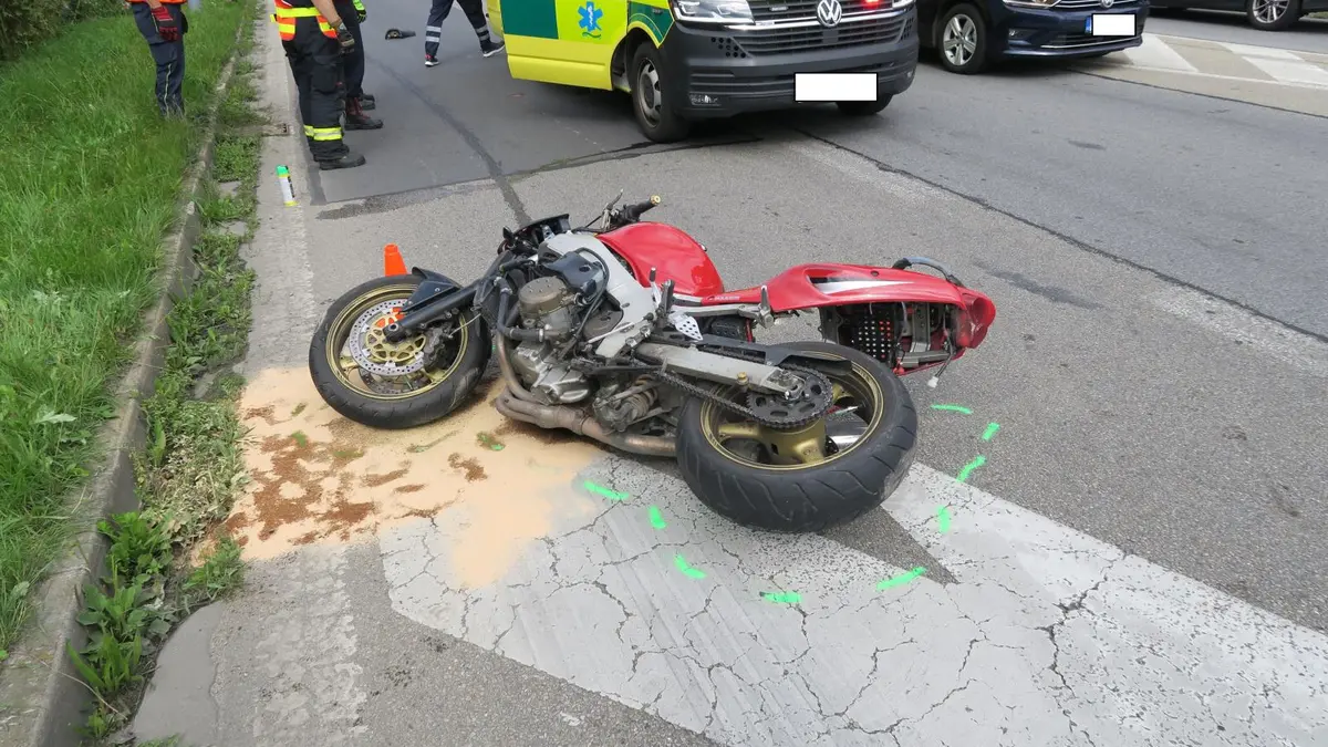 Motorkář na Brněnsku zemřel po střetu s dodávkou