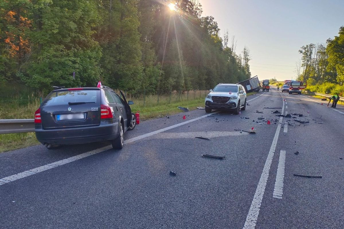 Při nehodě tří aut na Liberecku zemřela řidička