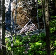 K některým úkrytům vedou strmé a krkolomné cesty.