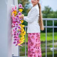 Šestadvacetiletá floristka Tereza Palová při zdobení darkovského mostu