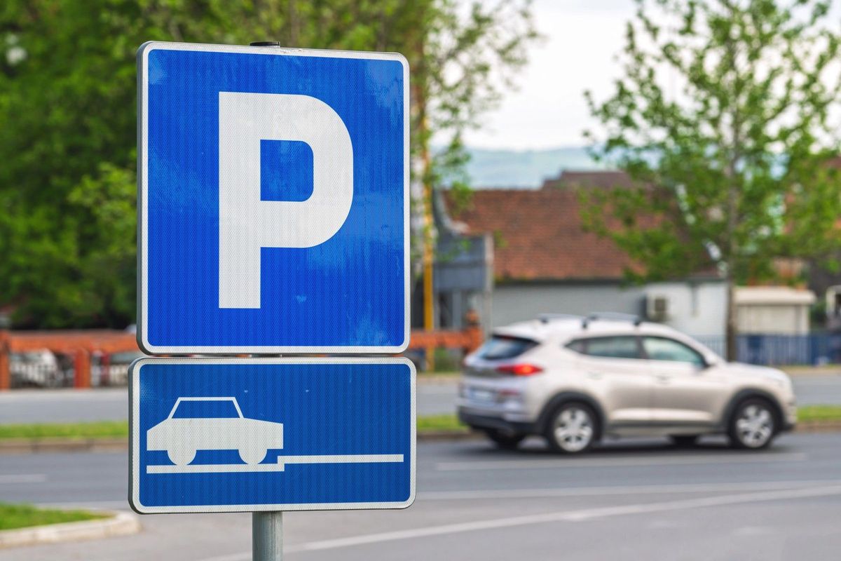 Policista dostal od podřízeného pokutu za parkování. Hříšník záznam zmanipuloval a přišel o místo
