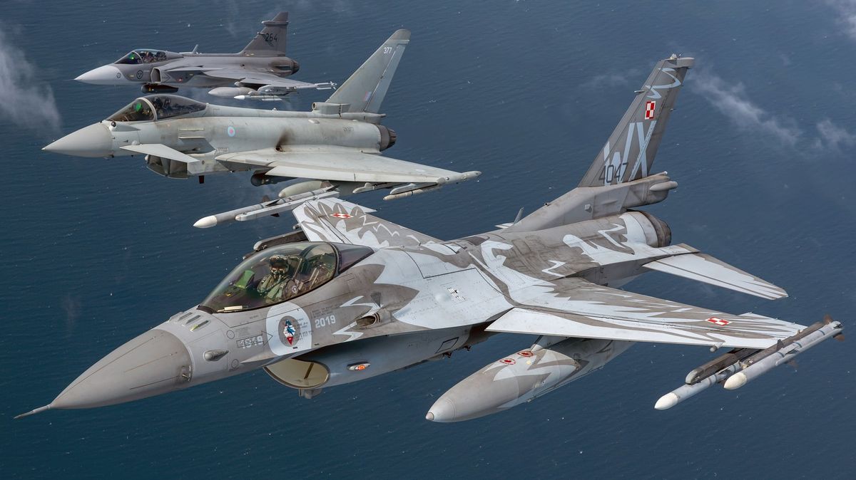 Stav nejvyšší pohotovosti. Stíhačky NATO musely do vzduchu kvůli ruskému útoku