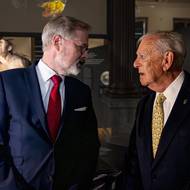 Veřejnost bude mít možnost setkat se s objeviteli Lucy a Selam Donaldem Johansonem (na snímku vpravo) a Zeresenayem Alemsegedem při diskusi 27. srpna od 18 hodin v Nové budově Národního muzea.