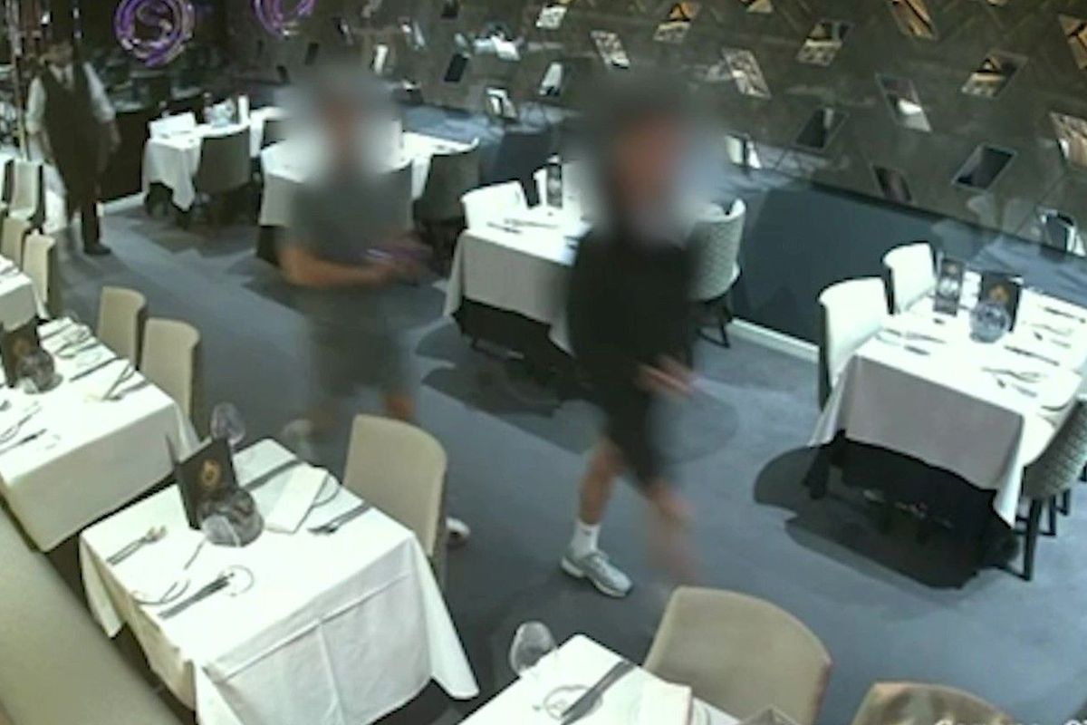 Turistky utekly z italské pizzerie bez placení. Majitelka zveřejnila jejich snímek, vypátrala je a zaklepala u nich i s účtem
